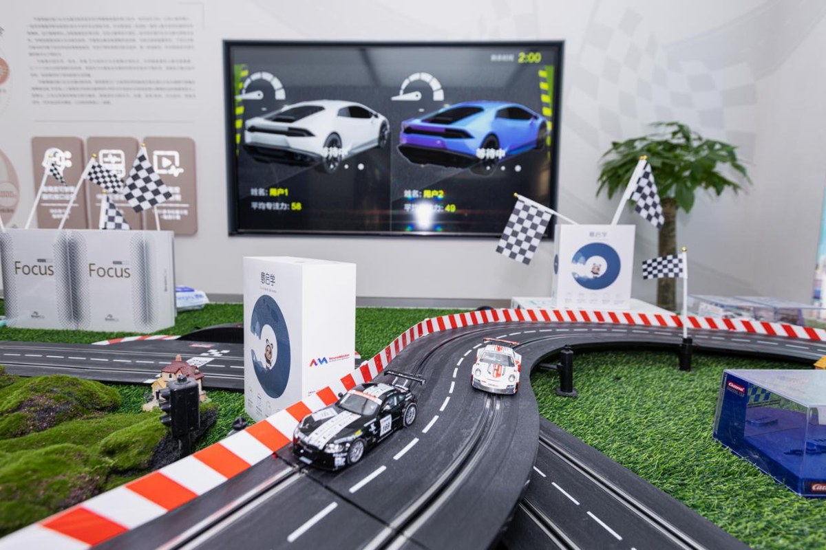 脑控赛车赛道实景